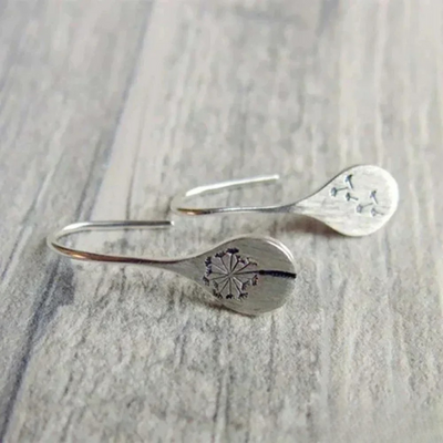 Boucles d'oreilles en argent finement travaillées en forme de feuille de pissenlit