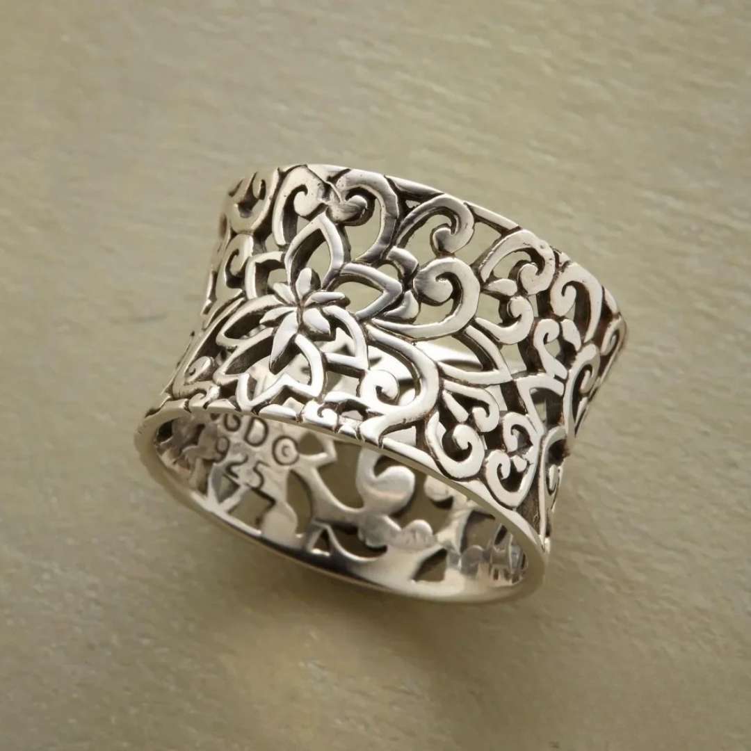 Bague creuse en argent vintage