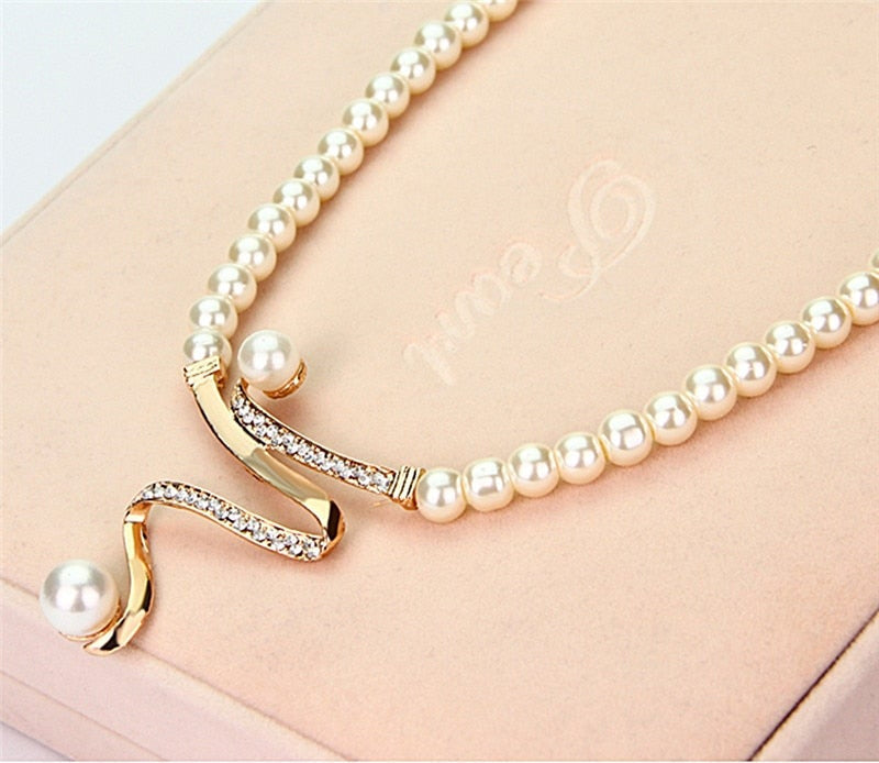 Collier en Perles Naturelles + Ensemble de Boucles d'Oreilles