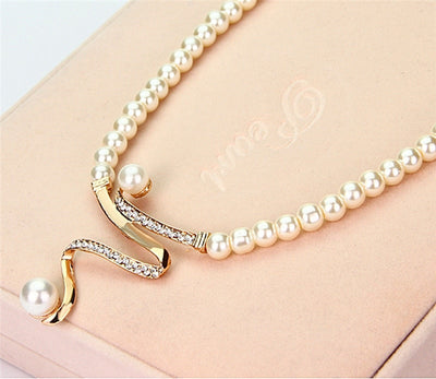 Collier en Perles Naturelles + Ensemble de Boucles d'Oreilles