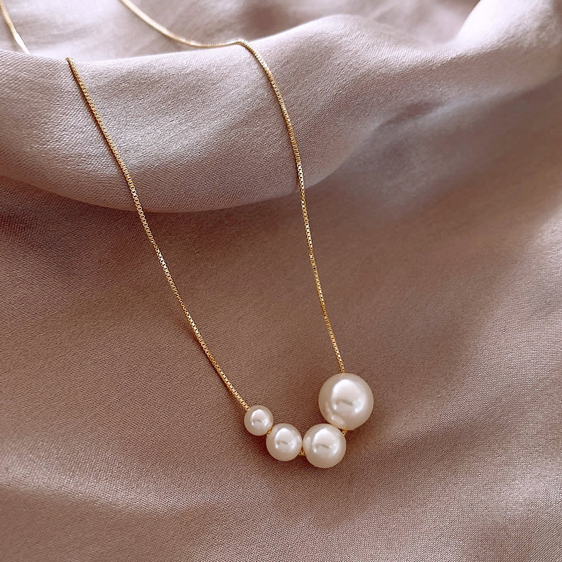 Collier en perles d'eau douce vintage